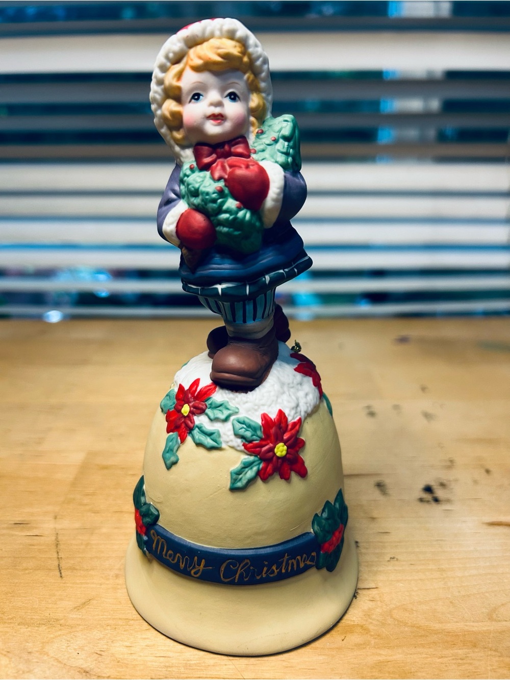 Vtg The Heritage Mint Ltd Holiday Collection Porcelain Christmas Bell 1998 Girl